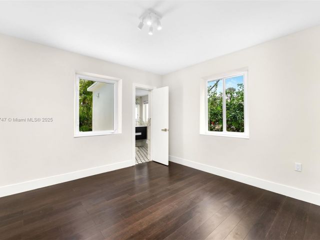 Home for sale at 427 W 43rd St - photo 6155088