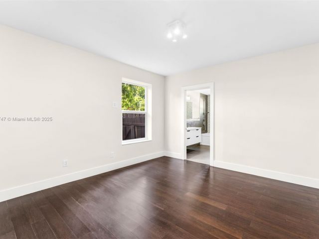 Home for sale at 427 W 43rd St - photo 6155092