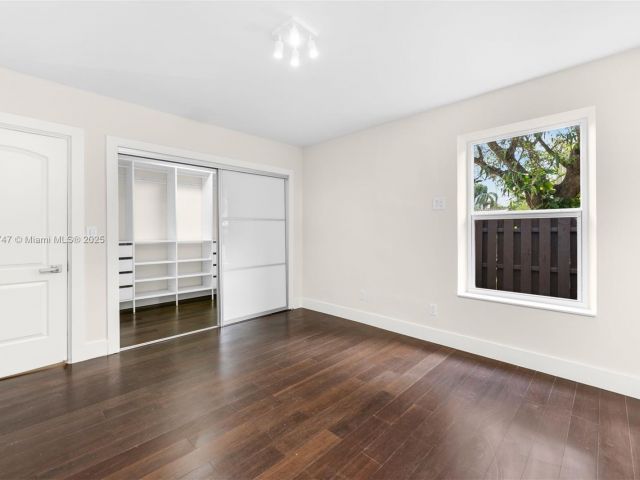 Home for sale at 427 W 43rd St - photo 6155094