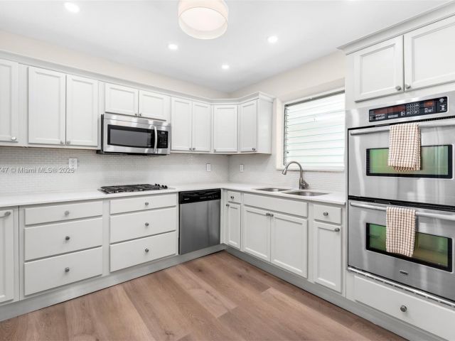 Home for sale at 427 W 43rd St - photo 6155101