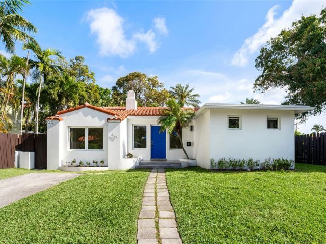 Home for sale at 427 W 43rd St - photo 6155104