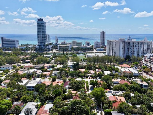 Home for sale at 427 W 43rd St - photo 6155105