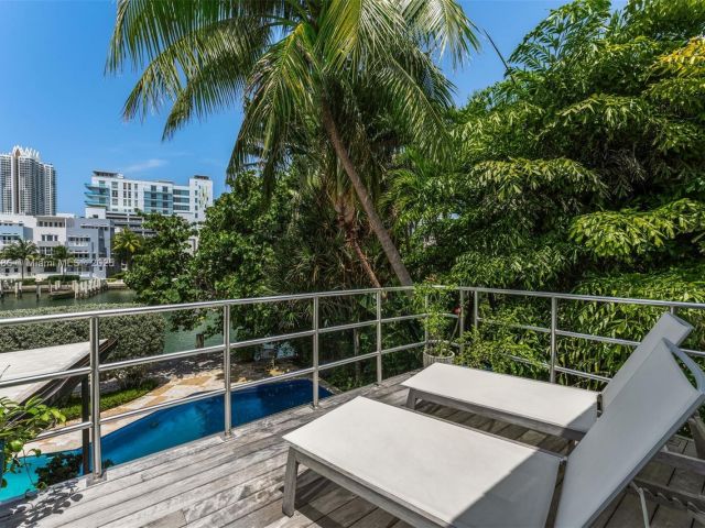 Home for sale at 6165 Pine Tree Dr - photo 6155068