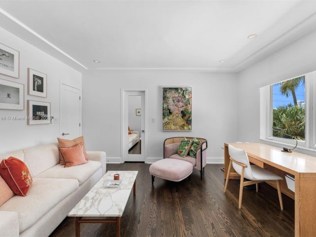 Home for sale at 6165 Pine Tree Dr - photo 6155070