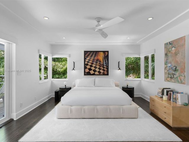 Home for sale at 6165 Pine Tree Dr - photo 6155073