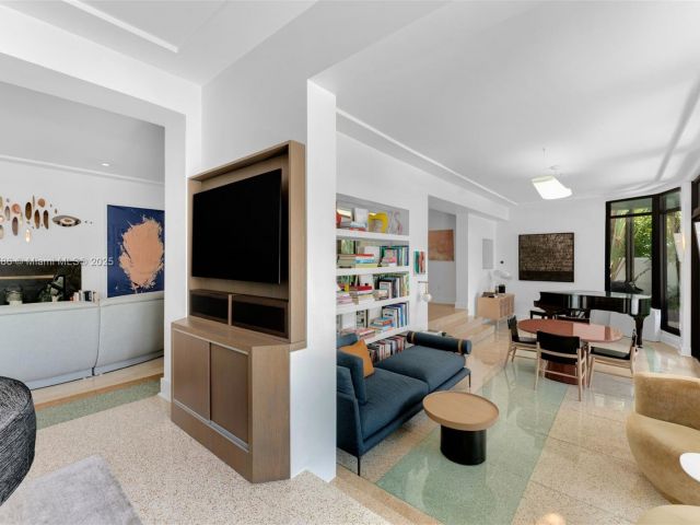 Home for sale at 6165 Pine Tree Dr - photo 6155075