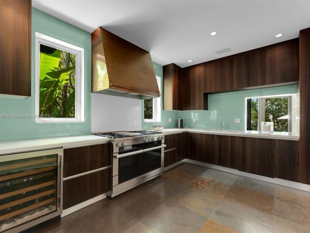 Home for sale at 6165 Pine Tree Dr - photo 6155076