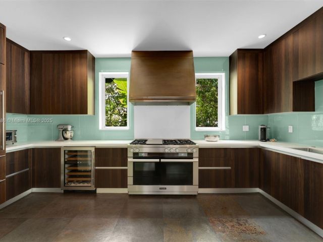 Home for sale at 6165 Pine Tree Dr - photo 6155077