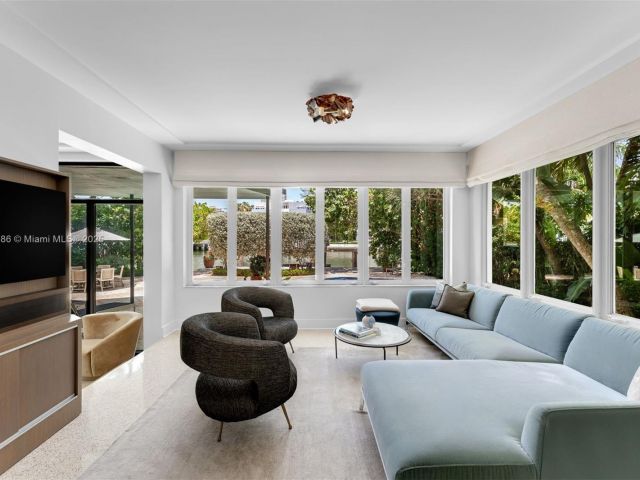 Home for sale at 6165 Pine Tree Dr - photo 6155079