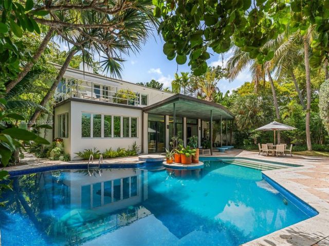 Home for sale at 6165 Pine Tree Dr - photo 6155083