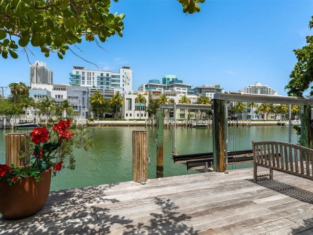 Home for sale at 6165 Pine Tree Dr - photo 6155085