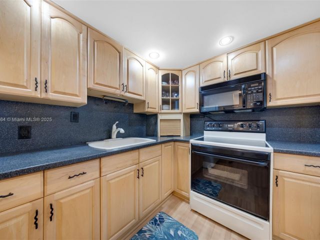 Apartment for sale  Unit #1922 - photo 6211079