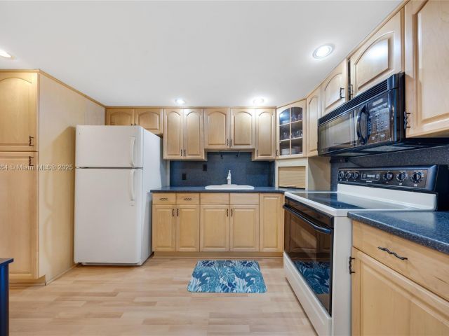 Apartment for sale  Unit #1922 - photo 6211080