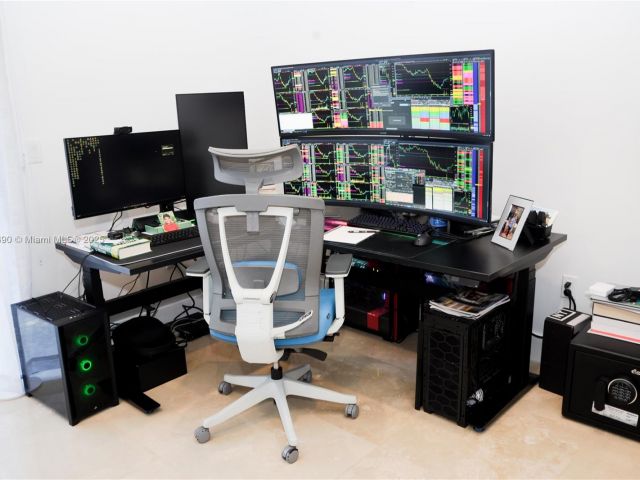 Home for sale at 2836 W Trade Ave 2836 - photo 6155323