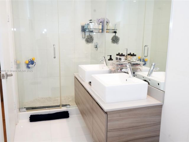 Home for sale at 2836 W Trade Ave 2836 - photo 6155326