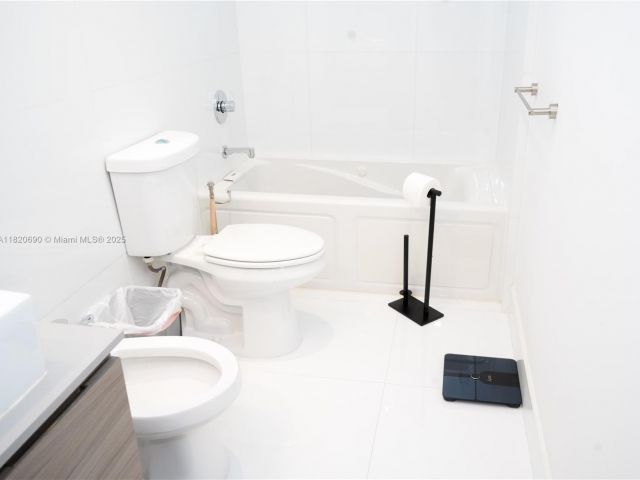 Home for sale at 2836 W Trade Ave 2836 - photo 6155327