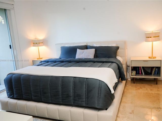 Home for sale at 2836 W Trade Ave 2836 - photo 6155330