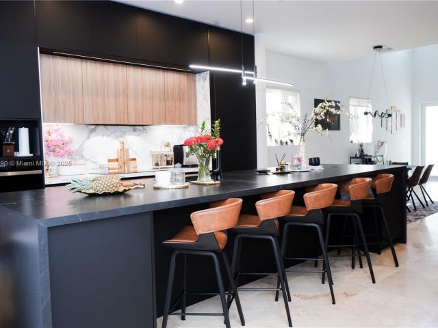 Home for sale at 2836 W Trade Ave 2836 - photo 6155336