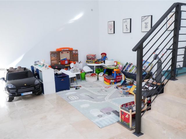 Home for sale at 2836 W Trade Ave 2836 - photo 6155338