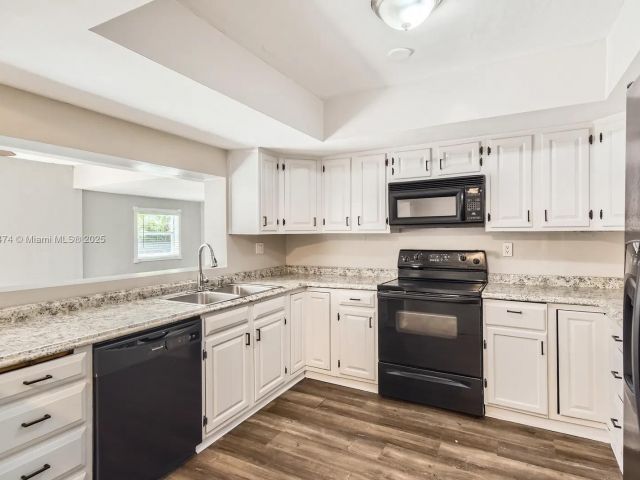 Home for sale at 5208 SW 91st Ter - photo 6170466