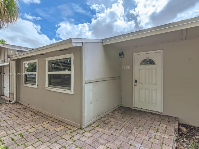 Home for sale at 5208 SW 91st Ter - photo 6170473