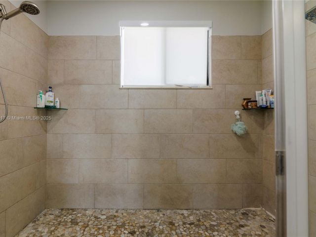 Home for rent at 4714 NW 84th Ct 4714 - photo 6155890