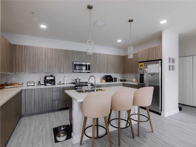 Home for rent at 4714 NW 84th Ct 4714 - photo 6155900