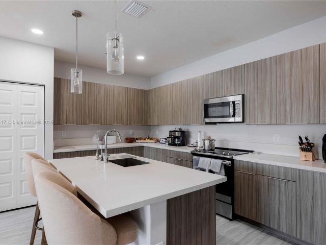 Home for rent at 4714 NW 84th Ct 4714 - photo 6155902