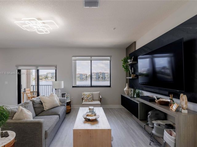 Home for rent at 4714 NW 84th Ct 4714 - photo 6155906