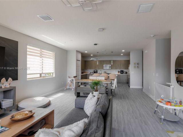 Home for rent at 4714 NW 84th Ct 4714 - photo 6155908