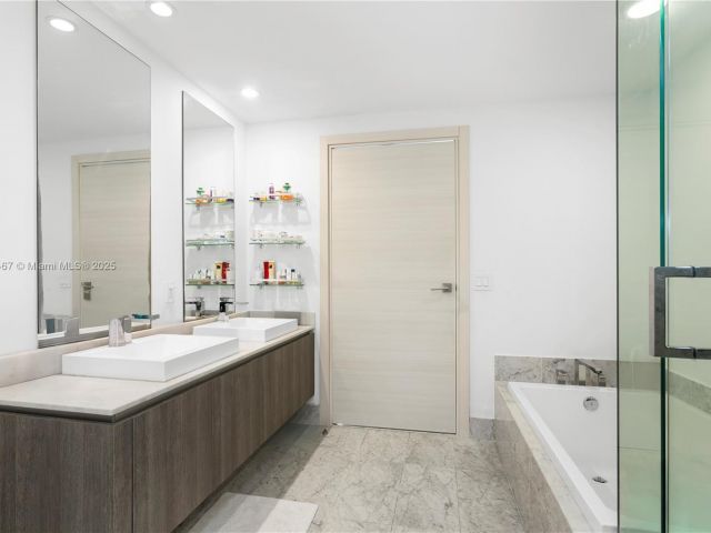 Apartment for rent  Unit #3310 - photo 6157203