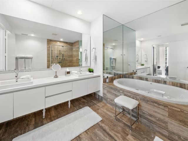 Apartment for sale  Unit #3302 - photo 6161974