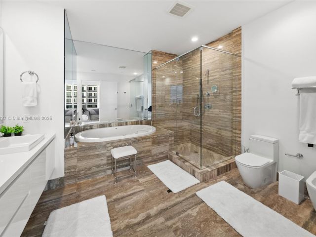 Apartment for sale  Unit #3302 - photo 6161975