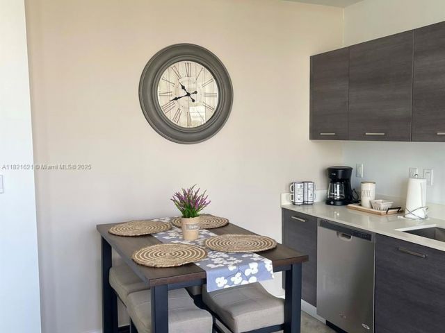 Apartment for sale  Unit #2406 - photo 6157325