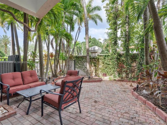 Home for sale at 1382 Harbor Vw W - photo 6156341