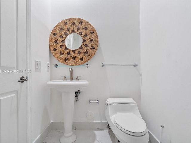 Home for sale at 1382 Harbor Vw W - photo 6156344