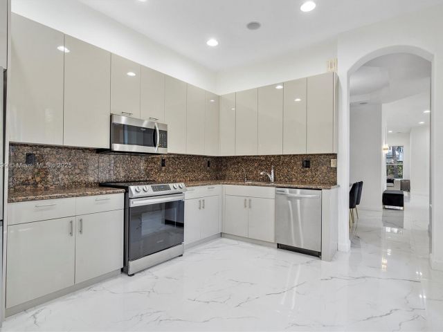 Home for sale at 1382 Harbor Vw W - photo 6156353