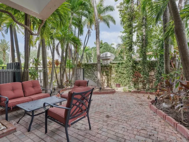 3-bedroom home for sale in Hollywood - 1382 Harbor Vw W - MondialRealty
