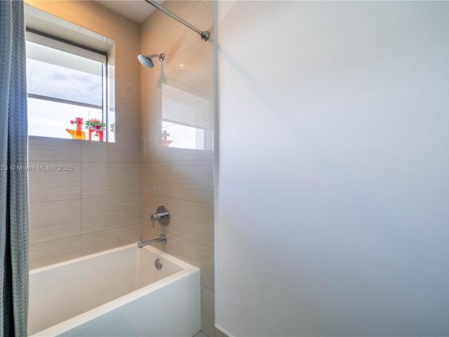 Apartment for rent  Unit #606 - photo 6173338