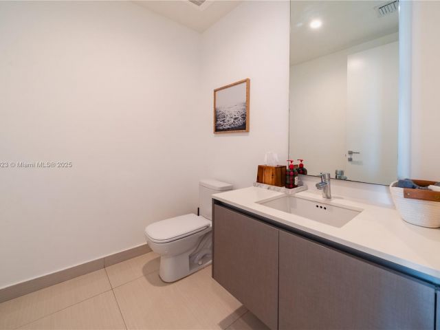 Apartment for rent  Unit #606 - photo 6173343