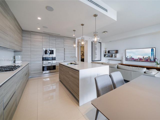 Apartment for rent  Unit #606 - photo 6173349