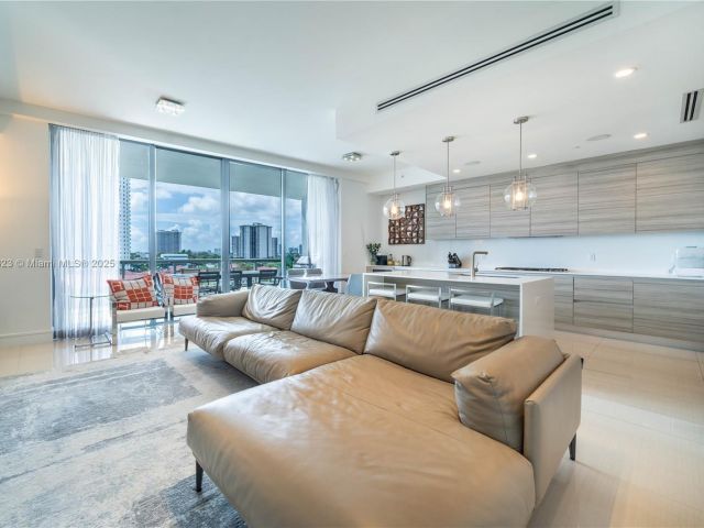 Apartment for rent  Unit #606 - photo 6173351