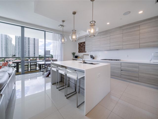 Apartment for rent  Unit #606 - photo 6173352