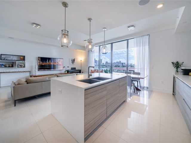 Apartment for rent  Unit #606 - photo 6173354