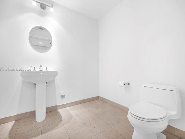 Apartment for sale  Unit #806 - photo 6160252