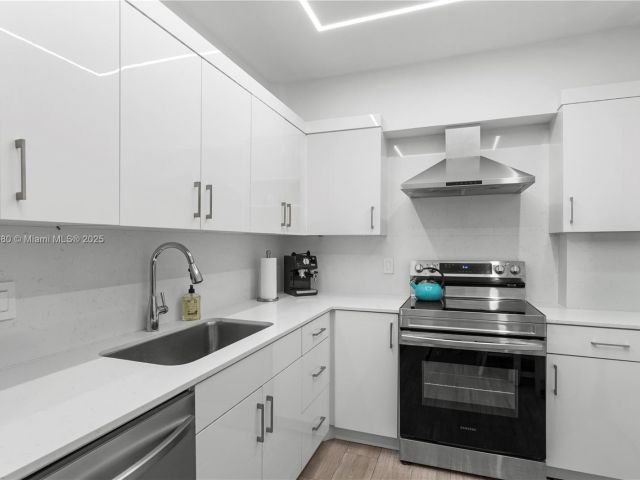 Apartment for sale  Unit #11E - photo 6158507