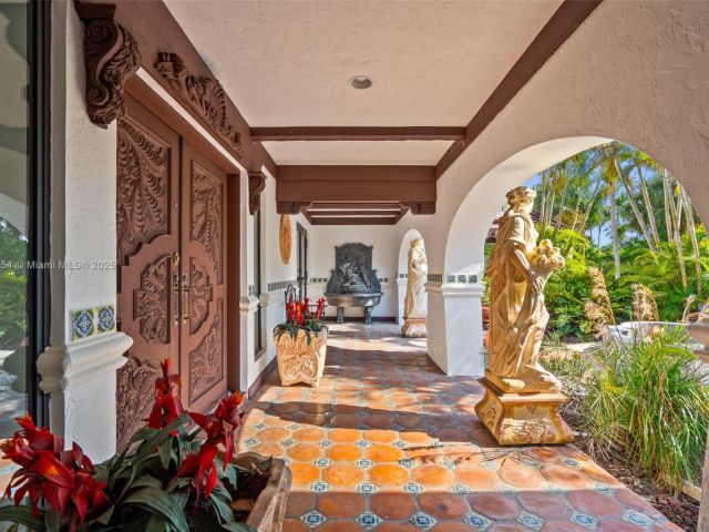 Home for sale at 800 Diplomat Pkwy - photo 6158106