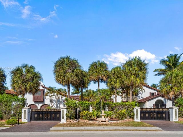 Home for sale at 800 Diplomat Pkwy - photo 6158112