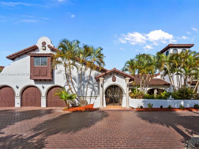 Home for sale at 800 Diplomat Pkwy - photo 6158114