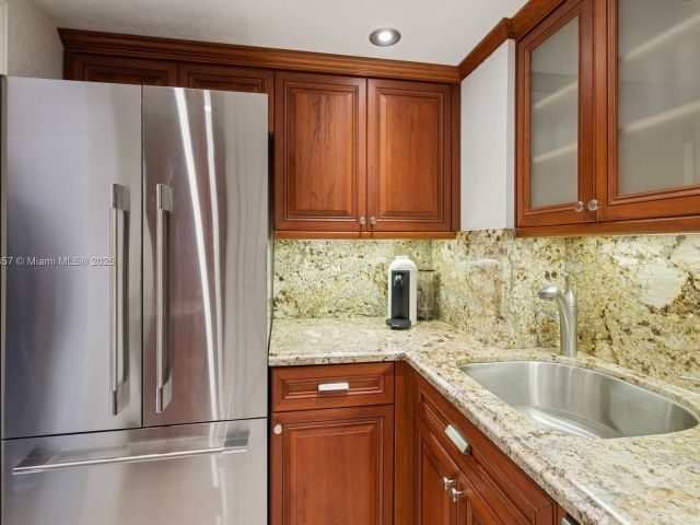 Apartment for rent  Unit #1025 - photo 6171341